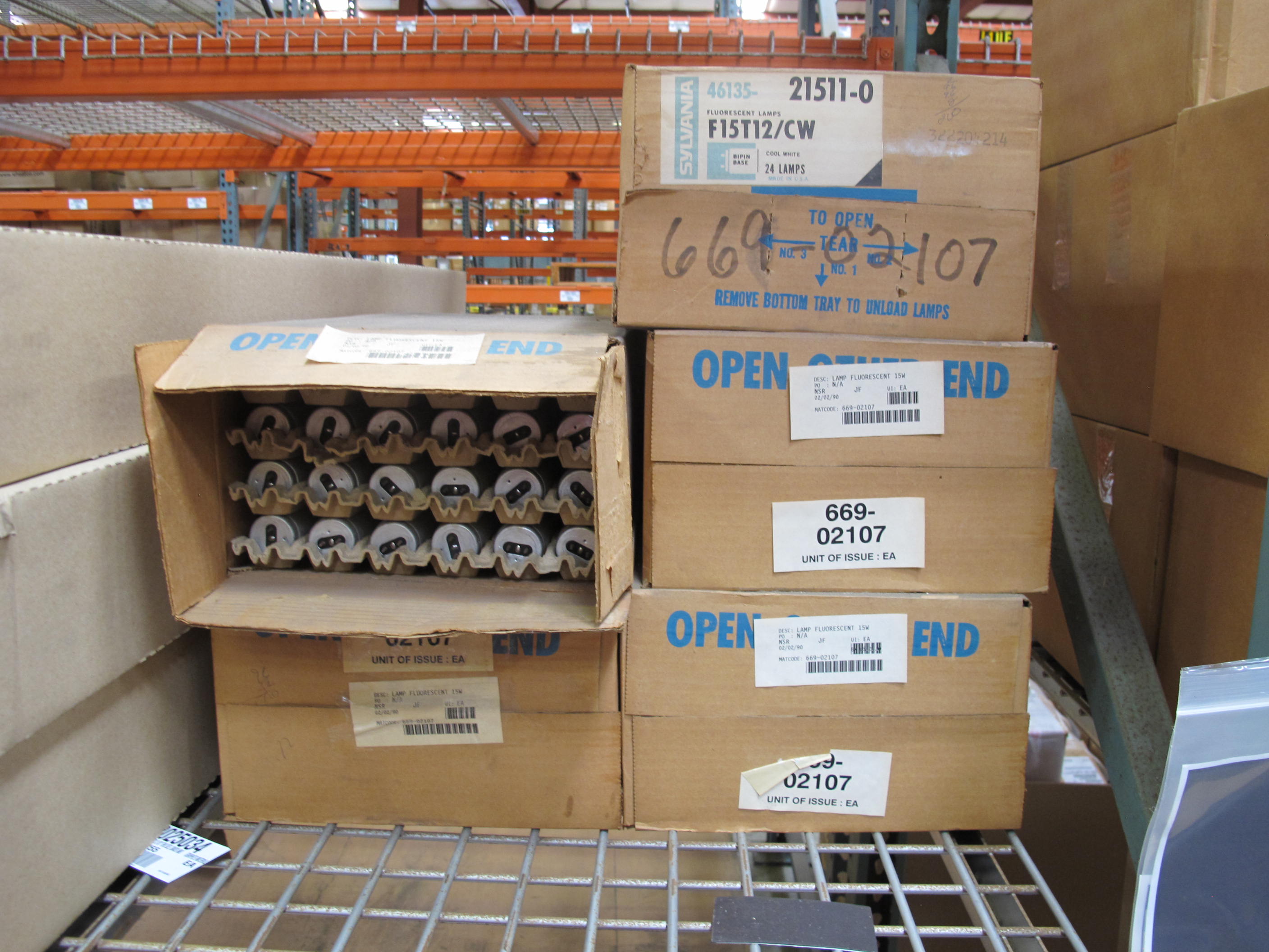 LOT TO INCLUDE: MISC. GE AND PHILLIPS FLUORESCENT LIGHTING FIXTURES, LIGHT BULBS, PROJECTION LAMPS, AND 120 V BALLASTS. LOADING & HANDLING FEE $15-4227